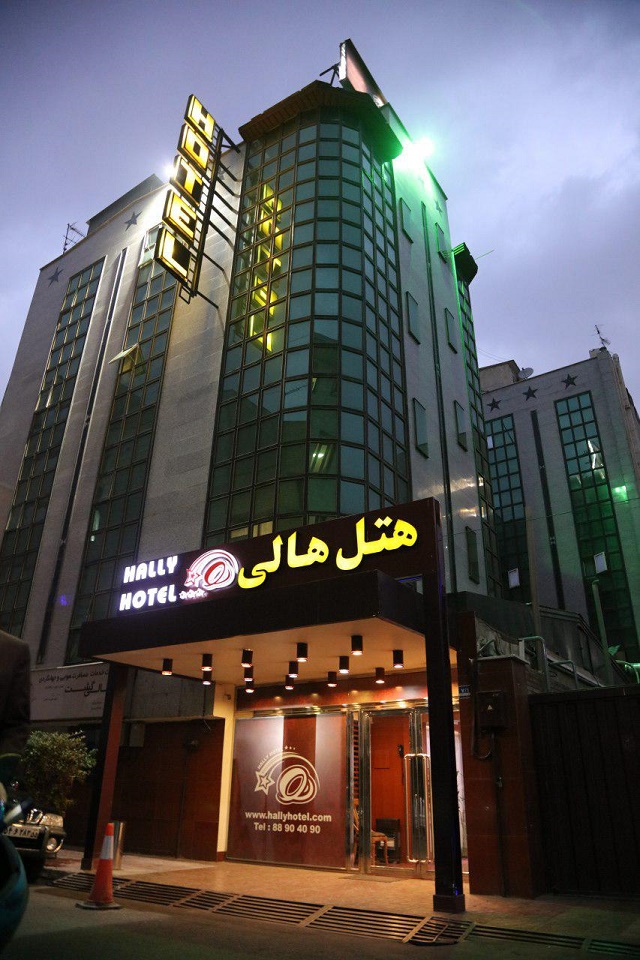نمای ظاهری هتل هالی 